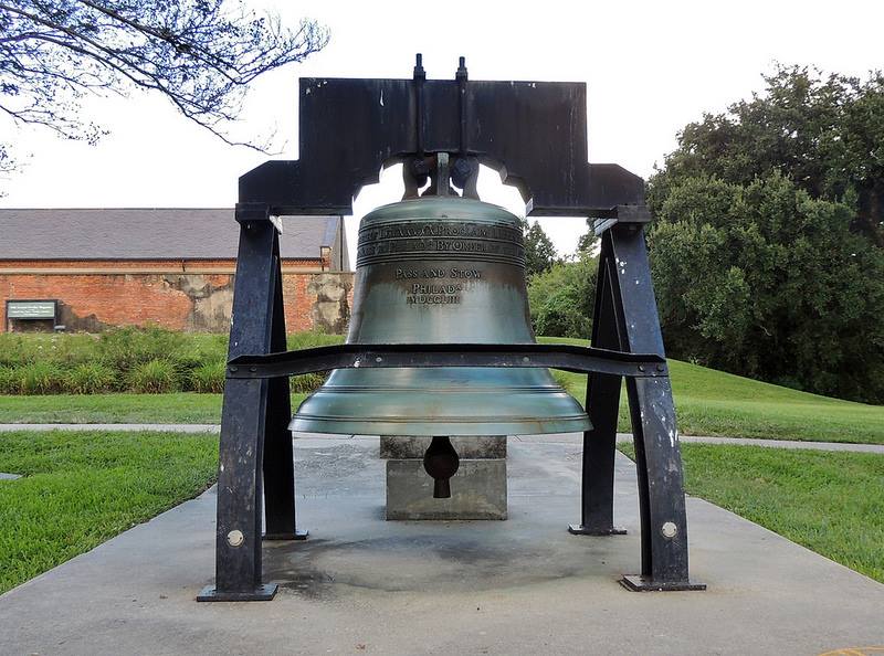 Louisiana Liberty Bell replica | English